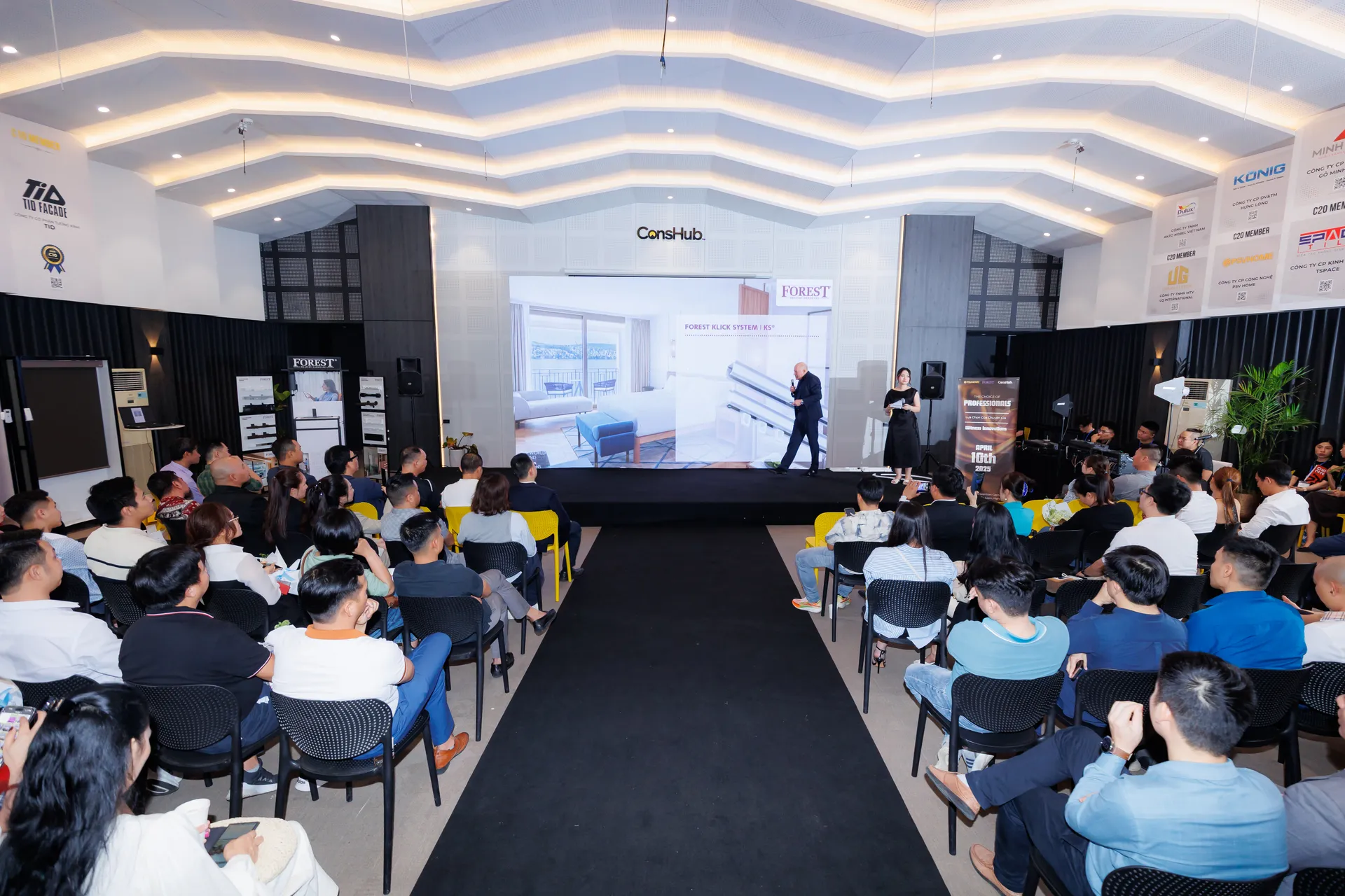 Toàn cảnh khán phòng kín chỗ trong phiên hội thảo The Choice of Professionals
