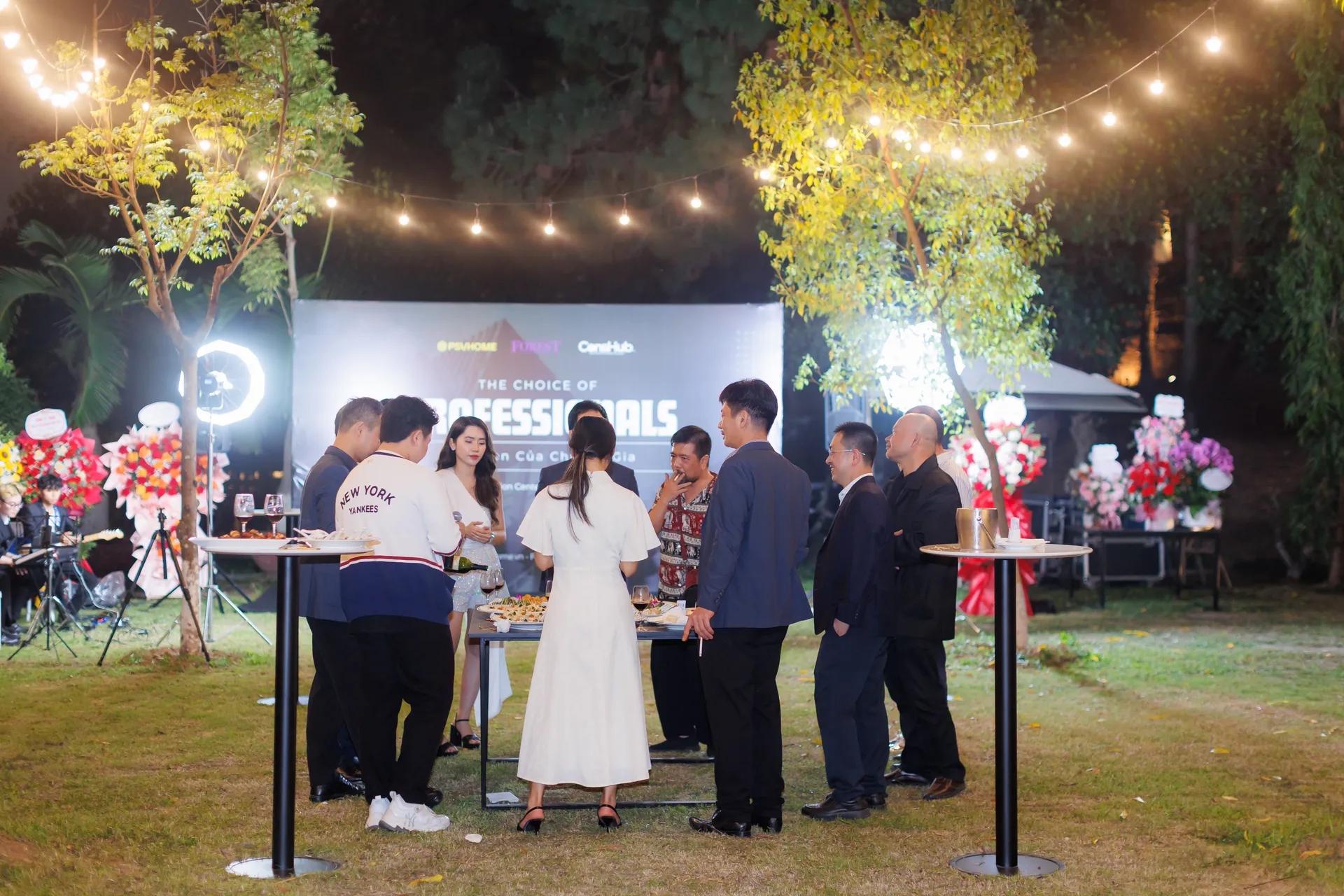 Tiệc networking ngoài trời sau phiên hội thảo